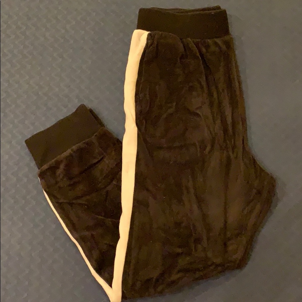 Puma sweatpants size M(10-12) runs small